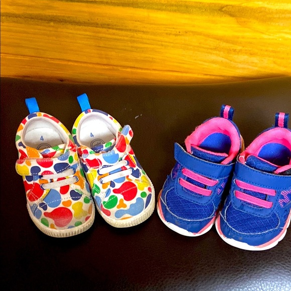 Baby Girls Size 4 Sneakers - Picture 1 of 3